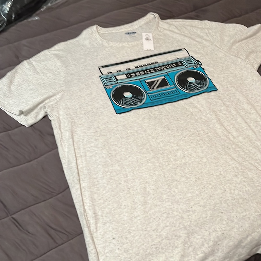 Large T shirt - Picture 2 of 6